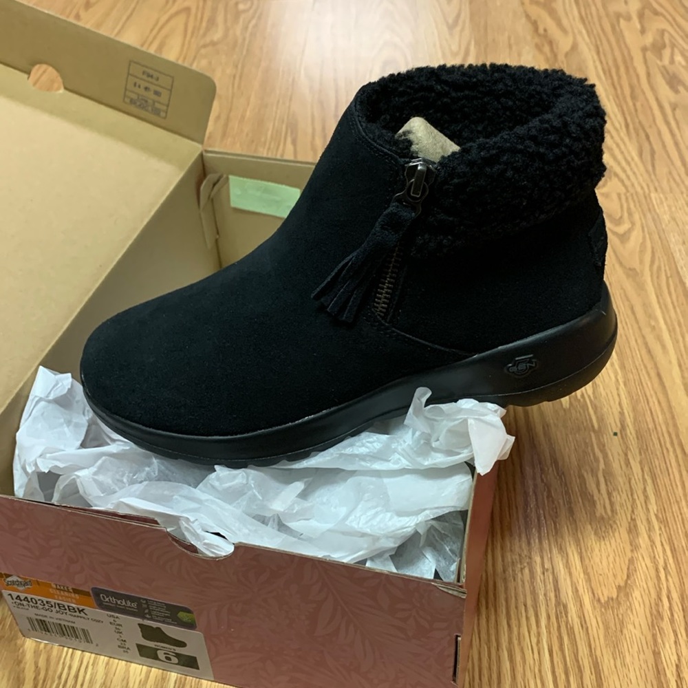 Skechers go walk boots on the go happily cozy black 6 new goga mat